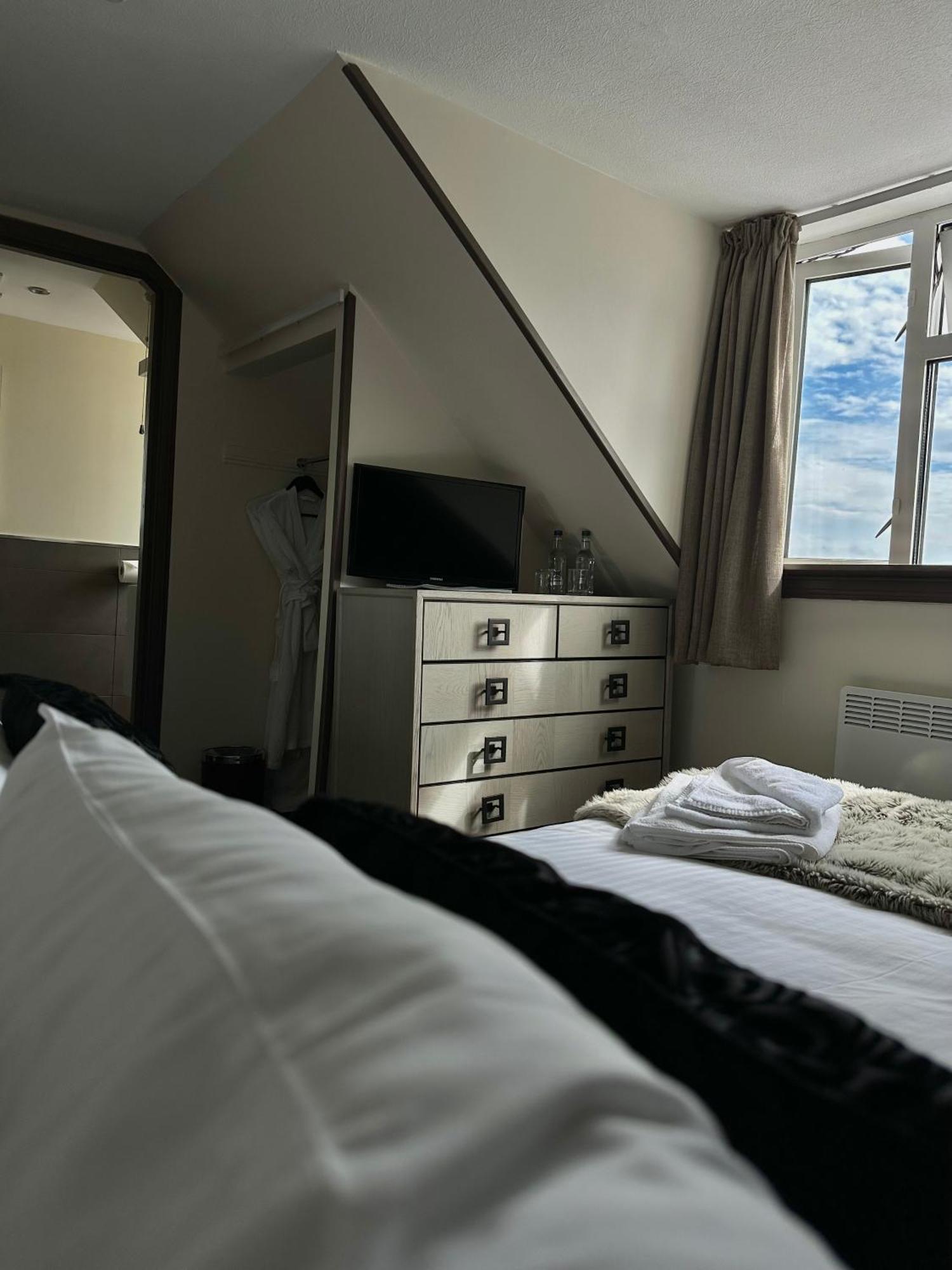 The Tobermory Hotel エクステリア 写真