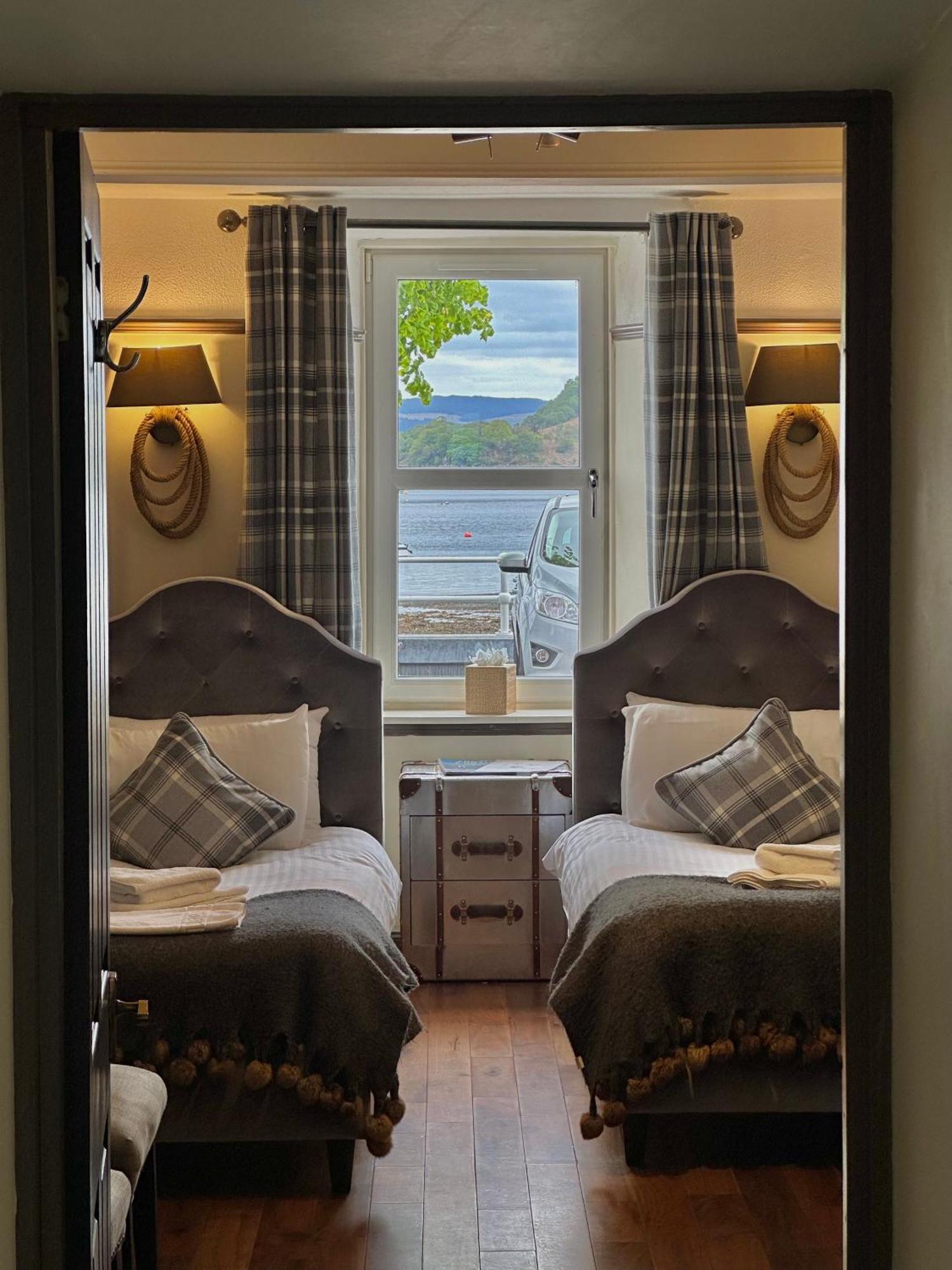 The Tobermory Hotel エクステリア 写真